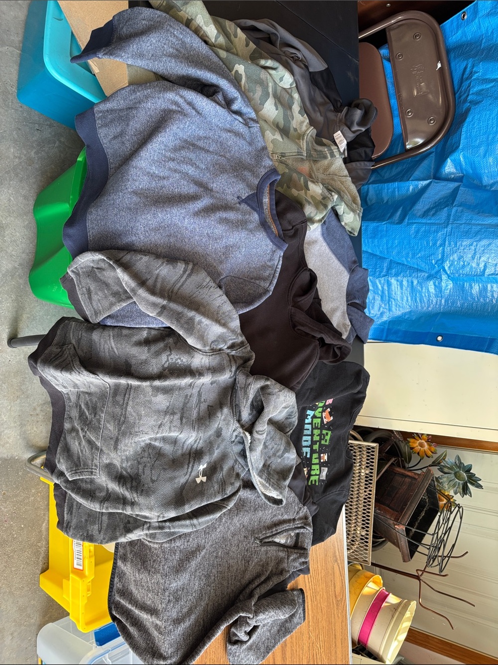 Lot of 8 boys sweatshirts